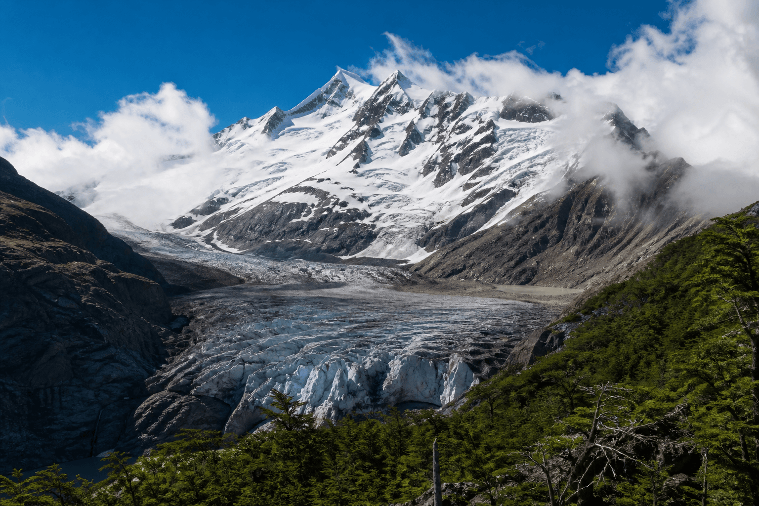 Cerro Tronador y Ventisquero Negro